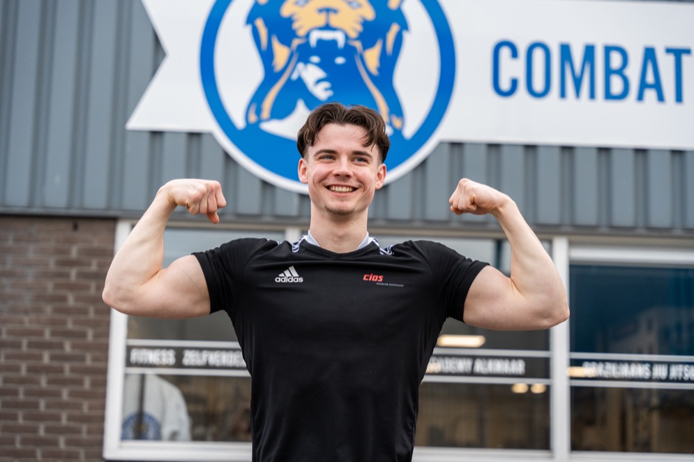 Robin Kramps in front of a training facility.